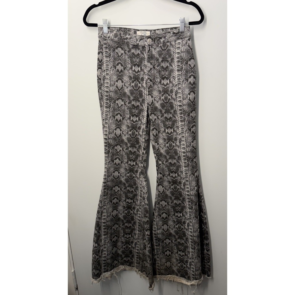 Free People Snakeskin Print Flare Bell‎ Bottom Jeans Size 28 Gray Boho Hippy